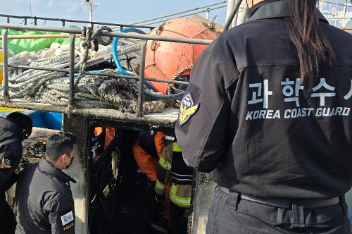 250306-한림항 내 정박 중인 어선에서 화재발생 사진3