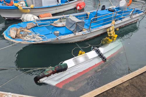 260121-순찰 중 용담포구 내 침수된 레저보트 발견