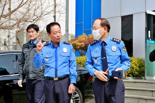 김병로 중부해경청장, 어선 안전관리 현장 점검 나서(23.3.17.) 사진2