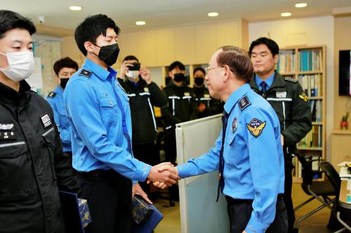 김병로 중부해경청장, 어선 안전관리 현장 점검 나서(23.3.17.) 사진7