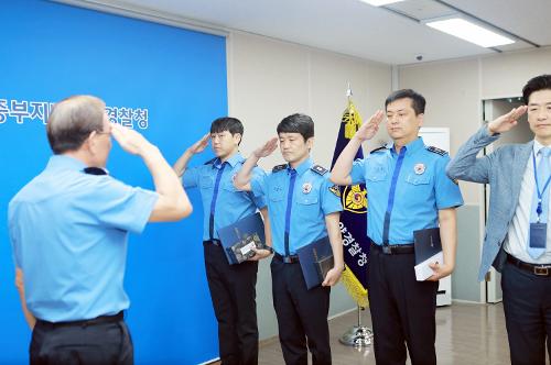 중부해경청, 해양경찰의 날 70주년 기념 정부포상·표창장 수여식(23.9.8.) 사진9