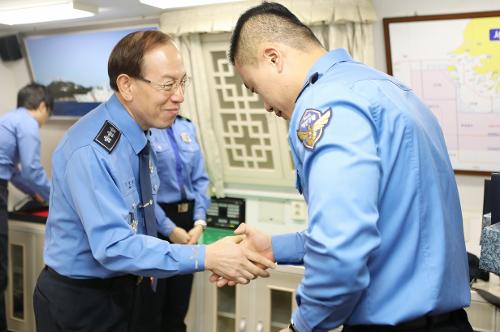 중부해경청장, 불법 외국어선 단속 현장 격려(24.1.24.) 사진1