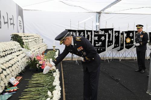 중부해경청, 제주항공 여객기 사고 희생자 합동분향소 헌화(0102) 사진1