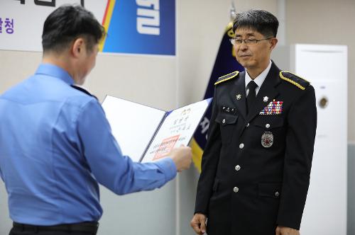 중부해경청, 海·空과 함께한 해양경찰관 명예 퇴임식 개최 사진3