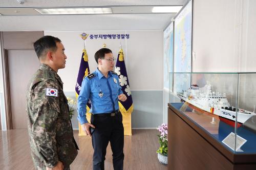중부해경청, 수도군단장 방문(0211) 3
