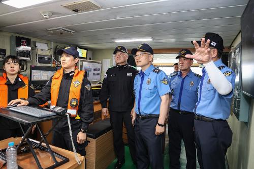 중부해경청장, 불법 외국어선 단속현장 격려 및 해상종합훈련 참관(0519) 4