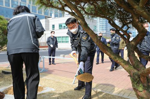 220405-식목일 기념행사(깨끗한 환경을 심어요) 사진3