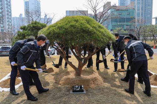 220405-식목일 기념행사(깨끗한 환경을 심어요) 사진2