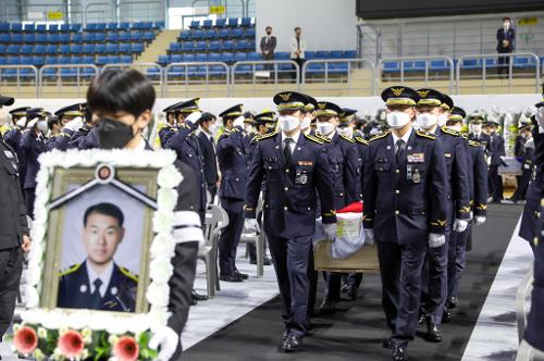 220412-순직 해양경찰관 합동영결식(숭고한 희생을 잊지 않겠습니다) 사진12