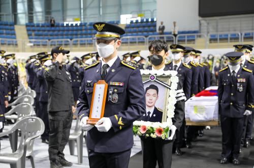 220412-순직 해양경찰관 합동영결식(숭고한 희생을 잊지 않겠습니다) 사진13