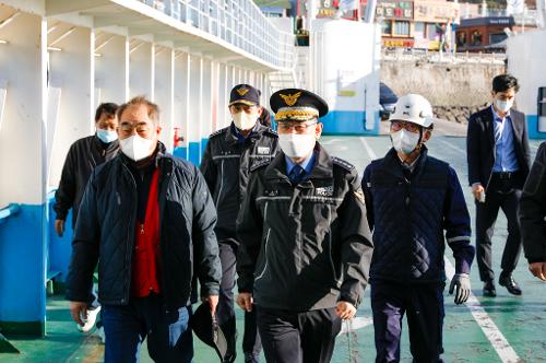 221114-한국해양교통안전공단 합동 다중이용선박 점검 사진4