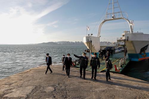 221114-한국해양교통안전공단 합동 다중이용선박 점검 사진1