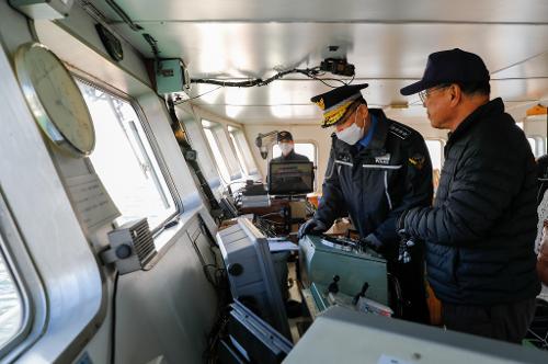 221114-한국해양교통안전공단 합동 다중이용선박 점검 사진3