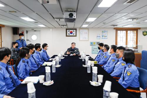 230106-김종욱 해양경찰청장 서해 치안현장 점검 사진8