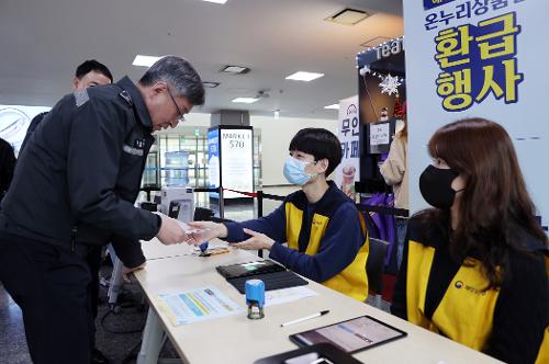 240205_김종욱 해양경찰청장, 노량진 수산시장 방문 사진6