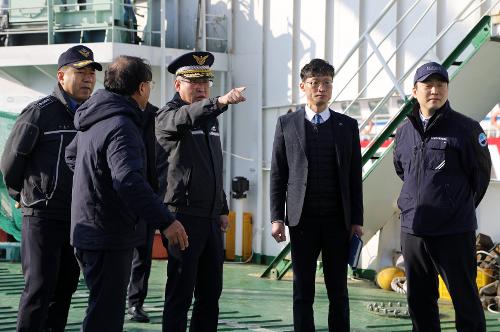 240207_김종욱 해양경찰청장, 설 전후 민생현장 안전관리 점검(보령) 사진1