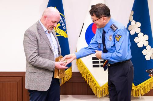 250310_해양경찰청-美 버클리 대학 연구소 및 겐트대학교 등 학술단 연구 협력 방안 논의 사진3