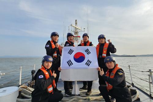 제 104주년 3.1절 기념 목포해경, 해상 태극기퍼포먼스 사진2