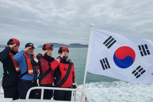 제 104주년 3.1절 기념 목포해경, 해상 태극기퍼포먼스 사진4