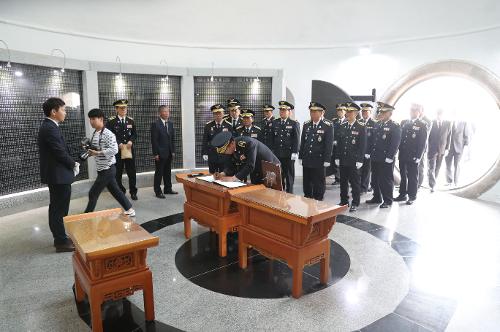 제64주년 현충일 충혼탑 참배  4