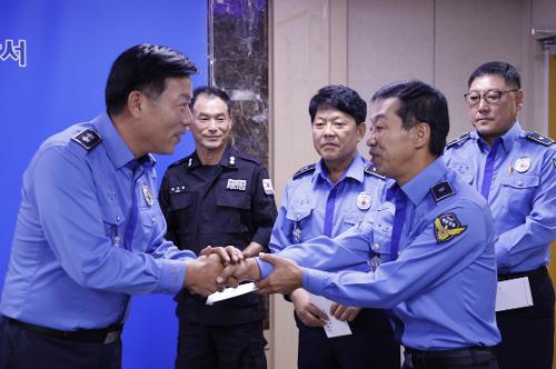 김홍희 남해지방청장, 울산 선박 화재 사고 대응 직원 격려차 울산방문(190930) 4
