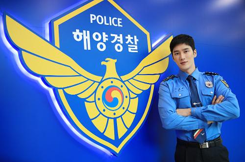 아나운서 황범, 배우 안보현 명예 해양경찰관 위촉 4