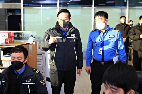 윤성현 남해해경청장, 2022년 새해 해맞이 안전관리 현장 방문 3