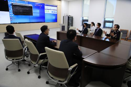 남해지방해양경찰청, 국립해양조사원과 협력 강화를 위한 토의 2