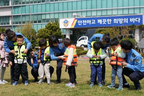 남해해경청, 어린이 물놀이 안전사고 예방 집중 홍보