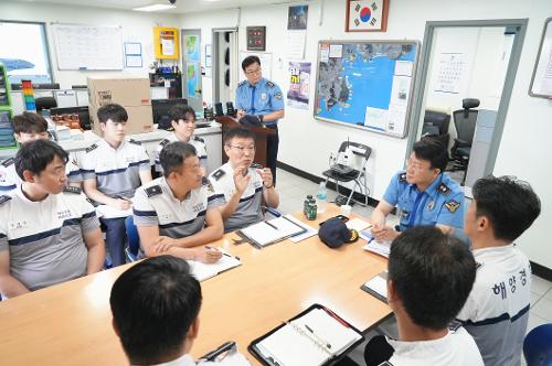 남해해경청장, 연안 안전점검주간 부산 광안리 현장점검 사진3