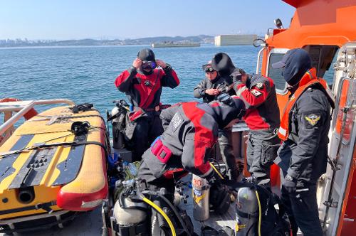 240314 포항해경, 구조대원 수중수색구조 합동훈련 실시 사진3