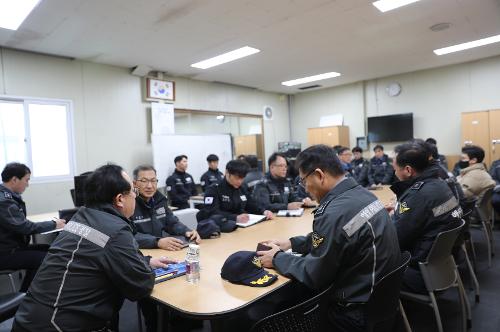 250124 김지한 포항해경서장, 설 연휴 대비 치안현장 점검에 나서 사진2