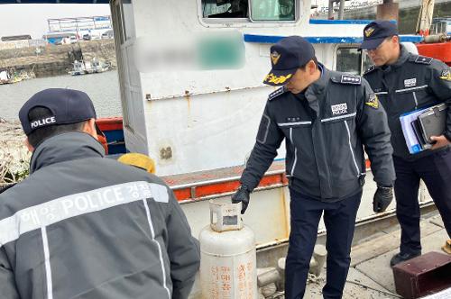 안전이 최우선, 봄철 다중이용선박 치안현장 점검  사진1