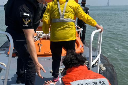 안산시 누에섬 인근 고립자 2명 구조 사진1