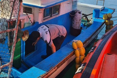(220729)사천해경_ 신수도 인근 솔섬 해상 통발어선 좌초.. 인명_물적 피해 없어 사진2