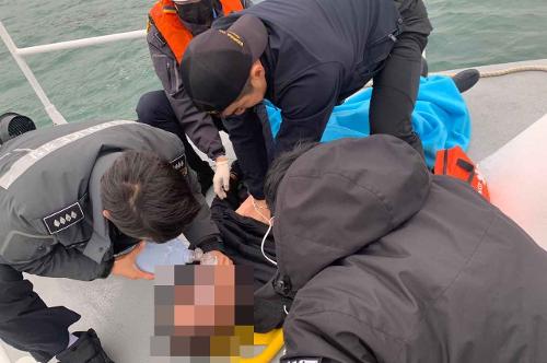 (221122)사천해경, 남해군 대벽항 앞 해상 익수자 발생 사진1