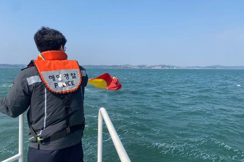 (230219)사천해경_ 사천대교 인근 해상 자살의심자 발견 사진2