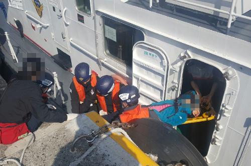 (230320)사천해경_ 사량도 찾은 관광객 응급환자 긴급 이송...생명에 지장이 없어