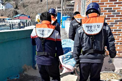 (250317) 하동군 대도, 응급환자 이송 사진1