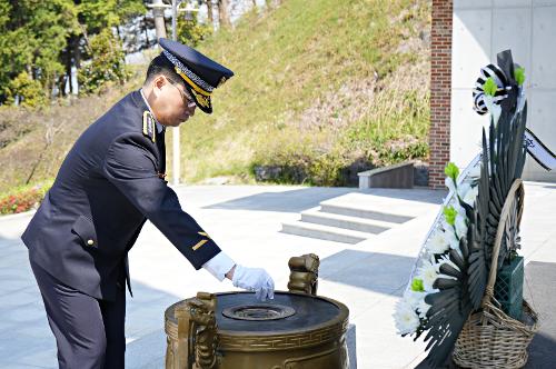 (250414) 서장님 충혼탑 참배 사진2