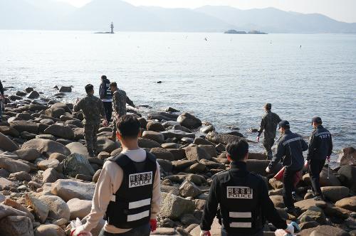 (251126) 유관기관 해안가 마약류 유입 합동 수색 실시 3