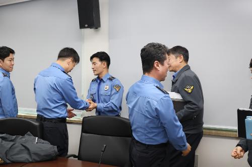 함정 지휘관 표장 수여식 및 주요 보직자 전입 신고 사진6