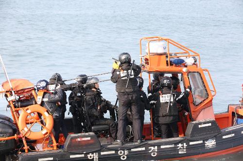 경비함정 팀워크 훈련 및 해상특수기동대 점검(02.13.~14.) 사진8