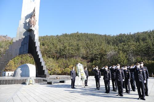 서해해경청장, 새해 현충탑 참배...서남해 주권 수호 의지 다져 사진1