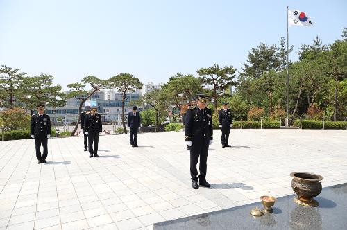 220603 서해해경청, 제67회 현충일 맞아 현충탑 참배 사진2