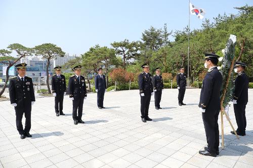 220603 서해해경청, 제67회 현충일 맞아 현충탑 참배 사진5