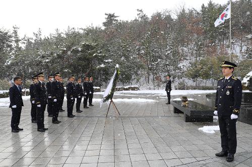 서해해경청, 2026년 시무식 개최…현충탑 참배로 새해 시작 2