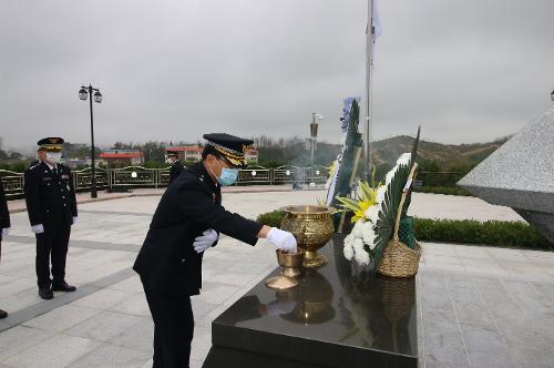 충혼탑 참배 사진2