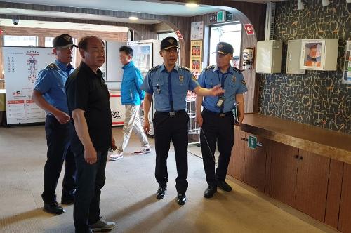 속초해경서장 관내 유도선(해피아워호)안전점검 실시 3