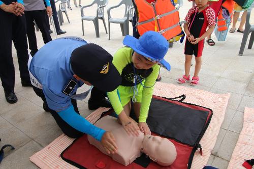 속초해수욕장, 여름철 물놀이 안전홍보부스 운영 4